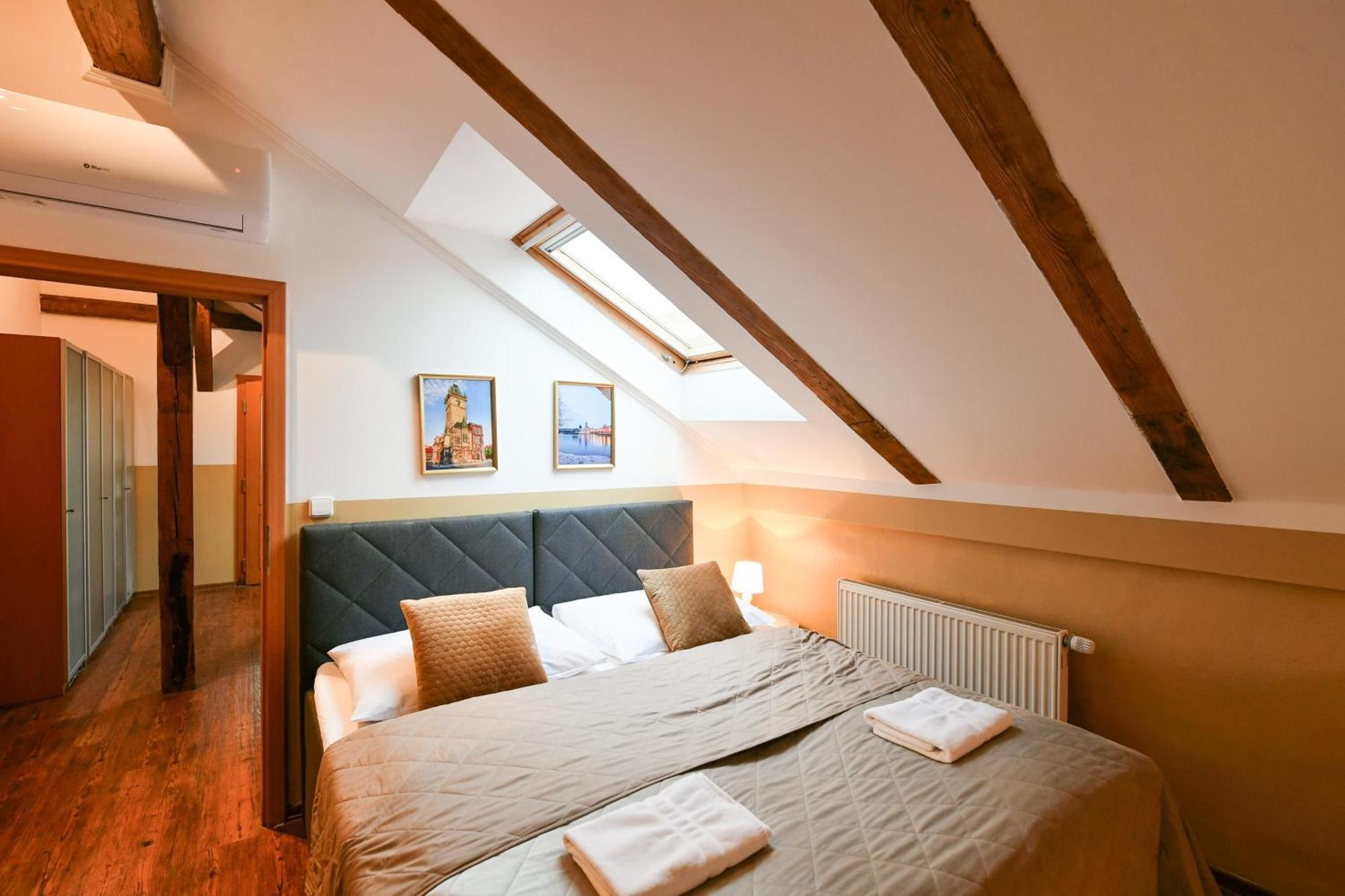 Amazing Charles Bridge Apartment 프라하 외부 사진