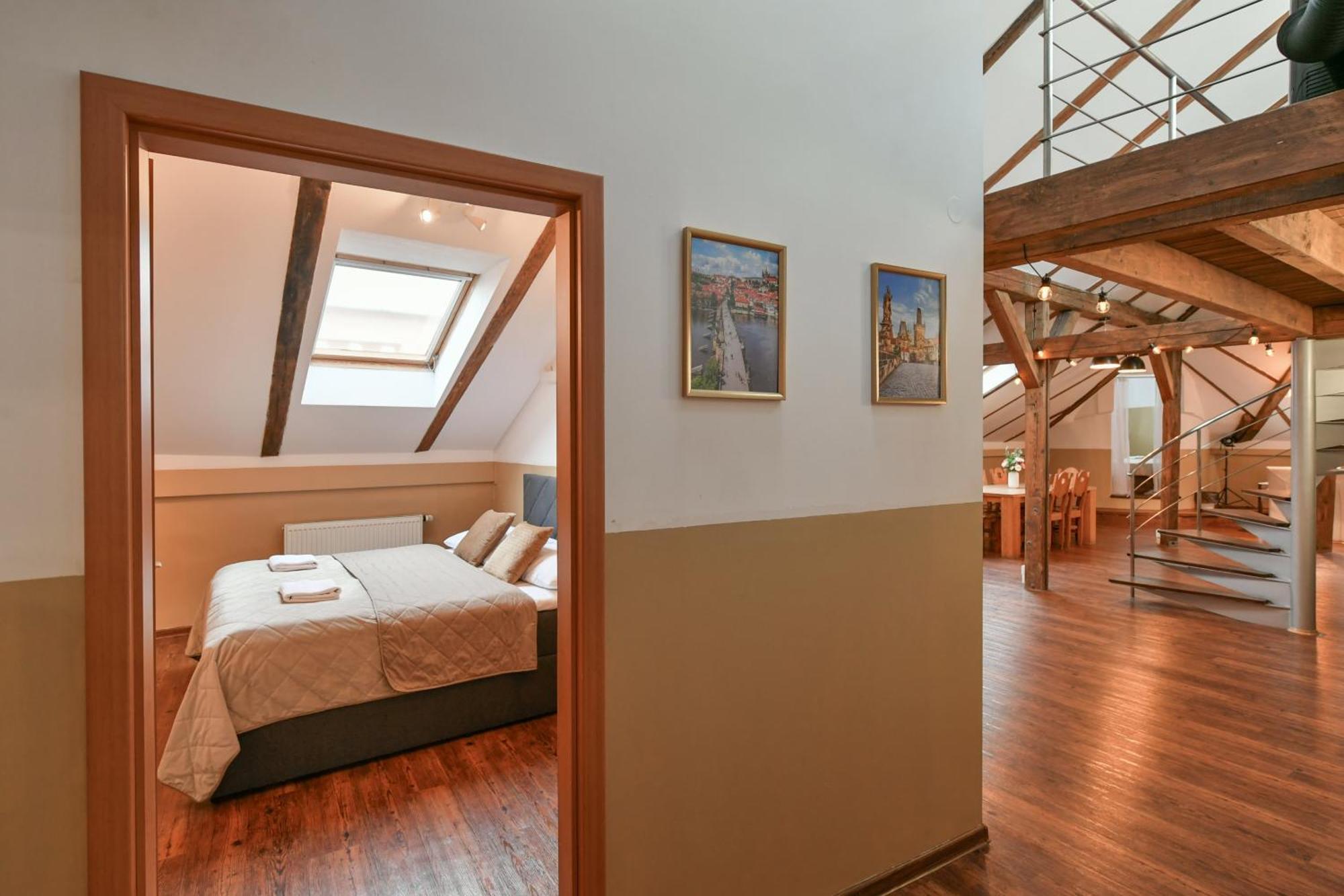 Amazing Charles Bridge Apartment 프라하 외부 사진