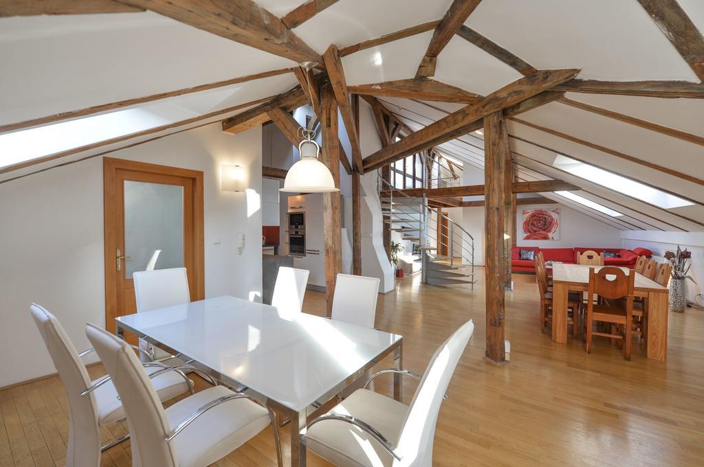 Amazing Charles Bridge Apartment 프라하 외부 사진