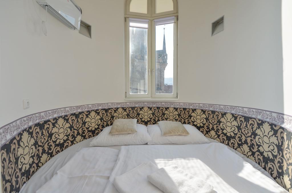 Amazing Charles Bridge Apartment 프라하 외부 사진