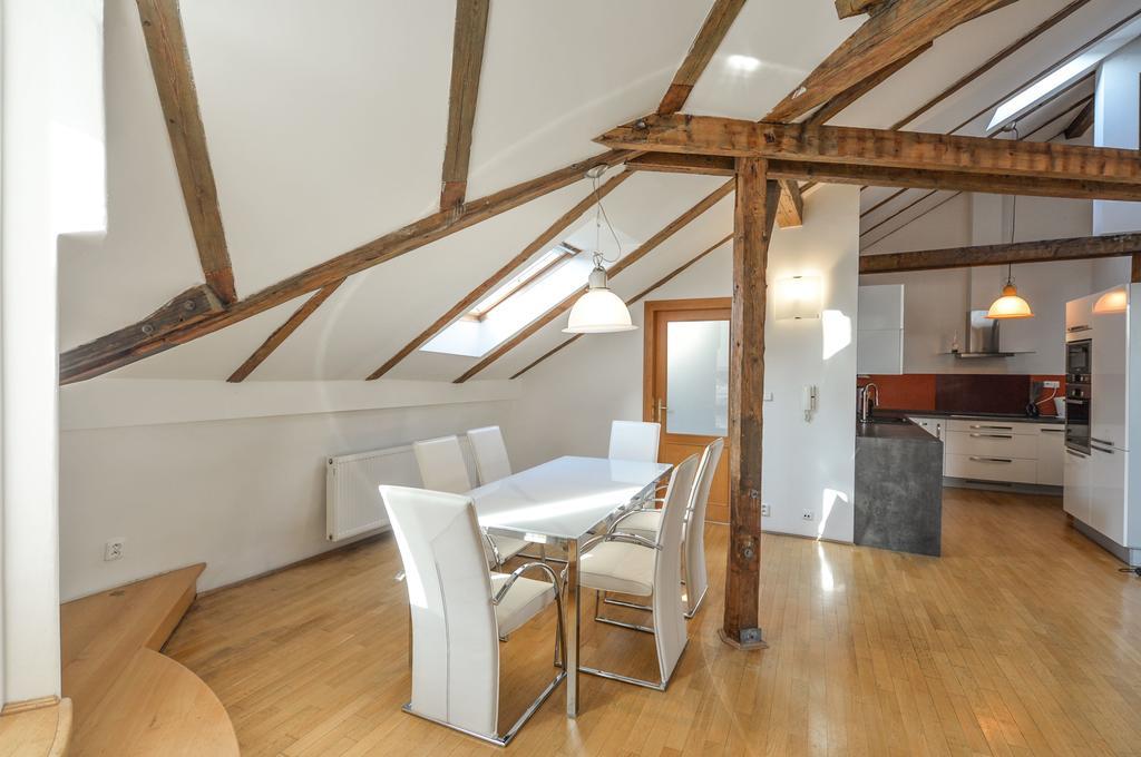 Amazing Charles Bridge Apartment 프라하 외부 사진